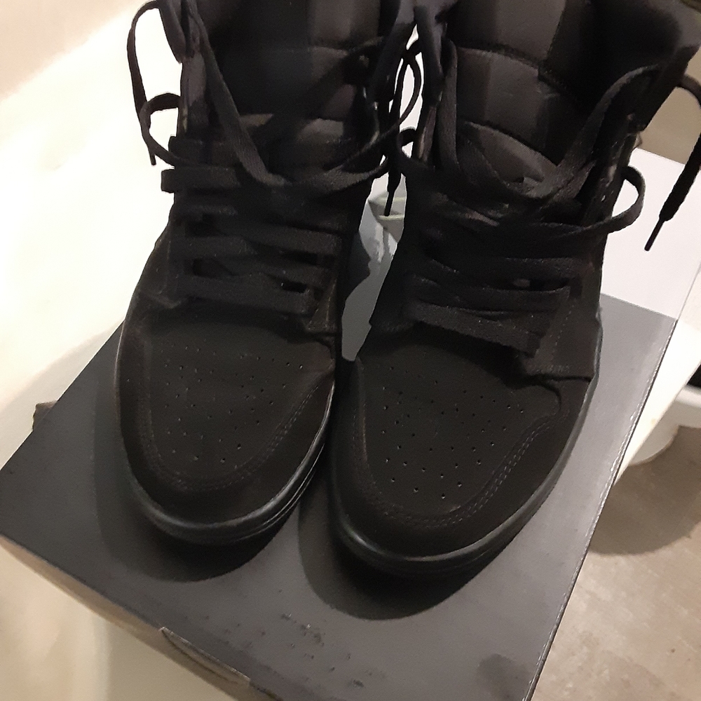 Shoes - Picture 3 of 3